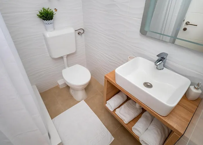 2 Bedroom Cozy In Appartement Banjol