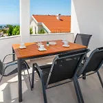 Lejlighed 2 Bedroom Awesome In Banjol