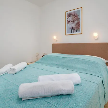 Lejlighed 2 Bedroom Awesome In Banjol
