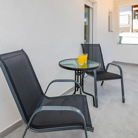 2 Bedroom Awesome In Banjol