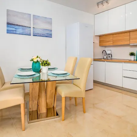 Апартаменты 2 Bedroom Awesome In