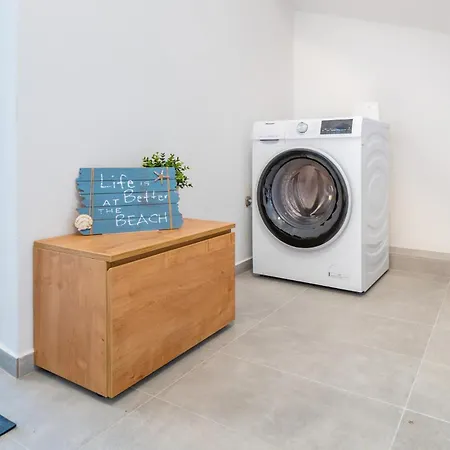 Апартаменты 2 Bedroom Awesome In