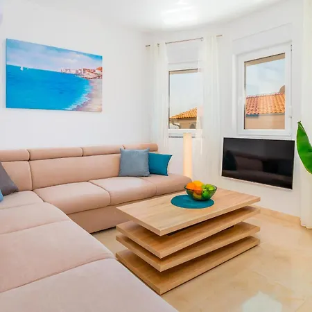 Апартаменты 2 Bedroom Awesome In *