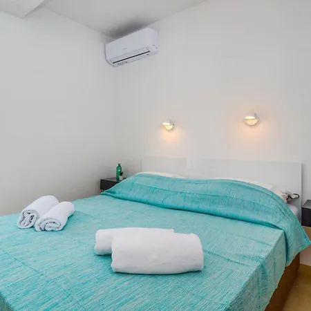 Апартаменты 2 Bedroom Awesome In *